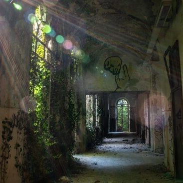 Italian paranormal stories.