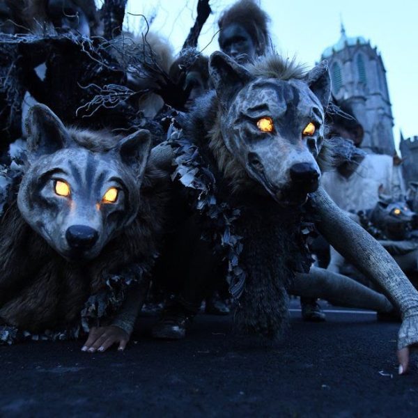 Eight short horror stories to enjoy a scary Halloween at home under the blankets